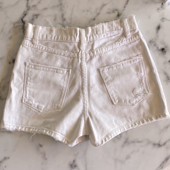 Silence + Noise distressed high rise shorts - Picture 2 of 3